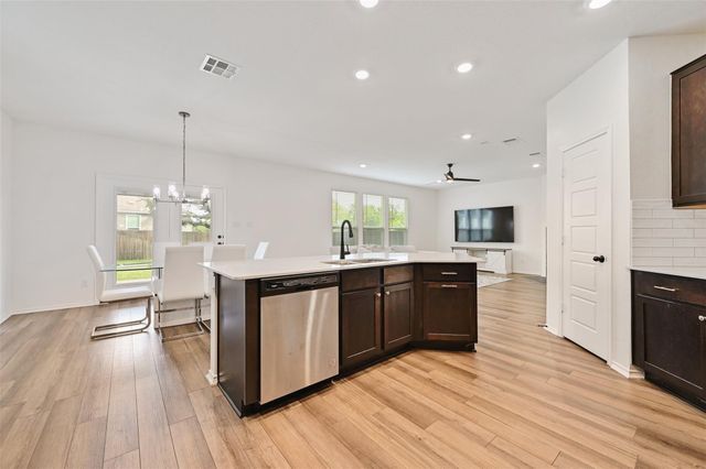 280 Kat Garnet DR, Kyle, TX 78640