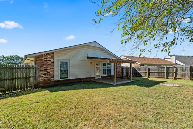 11117 S Nandina Avenue, Jenks, OK 74037