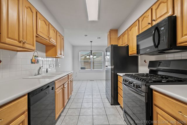 11117 S Nandina Avenue, Jenks, OK 74037