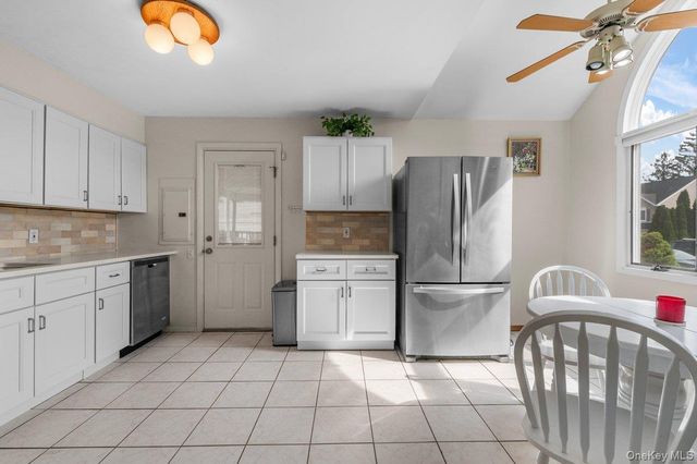 61 Hollyhock Road, Levittown, NY 11756