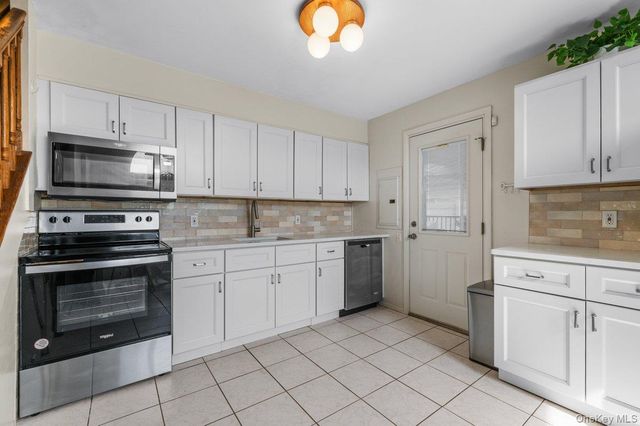 61 Hollyhock Road, Levittown, NY 11756