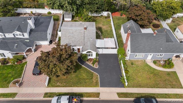61 Hollyhock Road, Levittown, NY 11756