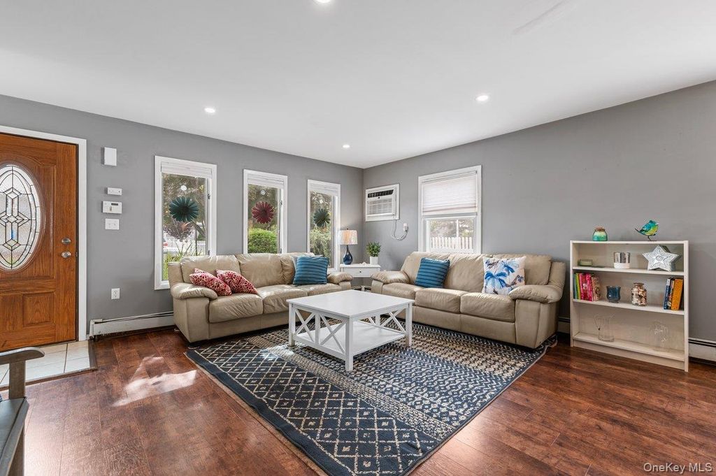 61 Hollyhock Road, Levittown, NY 11756 — photo 4
