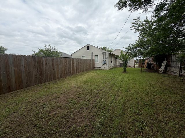 2125 Grayson Avenue, Fort Worth, TX 76106