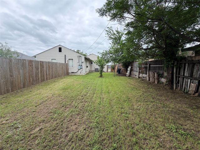 2125 Grayson Avenue, Fort Worth, TX 76106