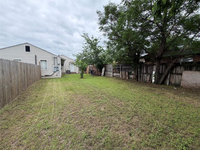 2125 Grayson Avenue, Fort Worth, TX 76106