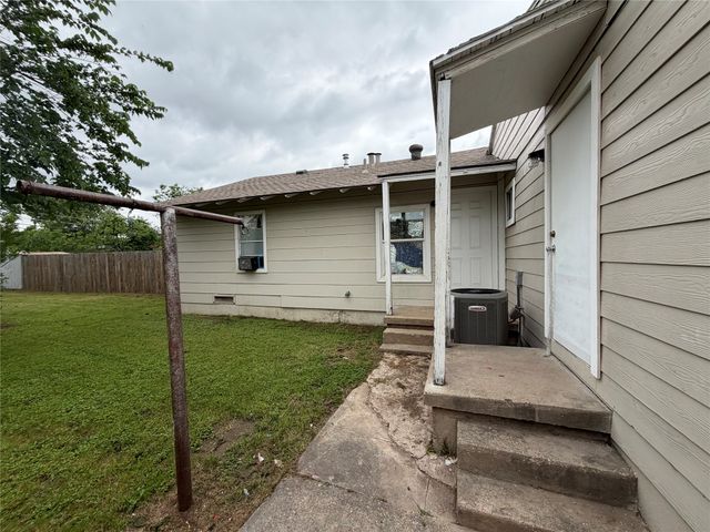 2125 Grayson Avenue, Fort Worth, TX 76106
