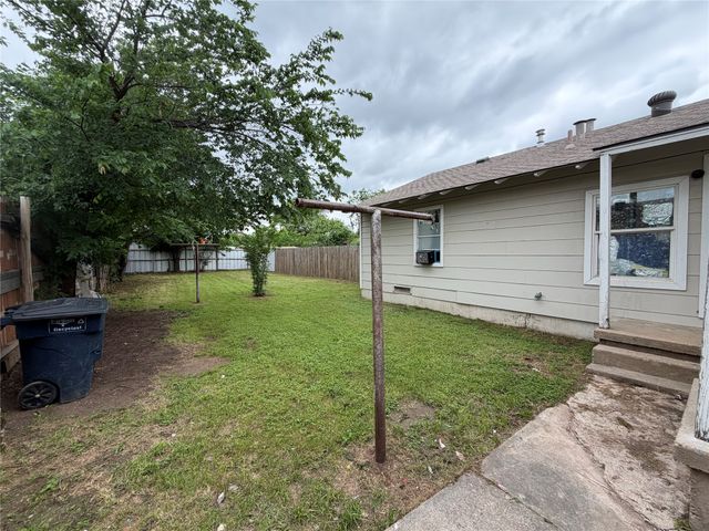 2125 Grayson Avenue, Fort Worth, TX 76106