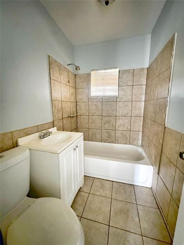 2125 Grayson Avenue, Fort Worth, TX 76106