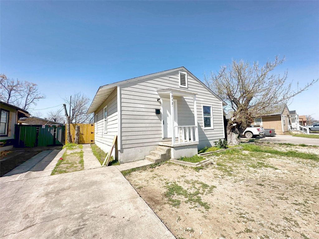 2125 Grayson Avenue, Fort Worth, TX 76106