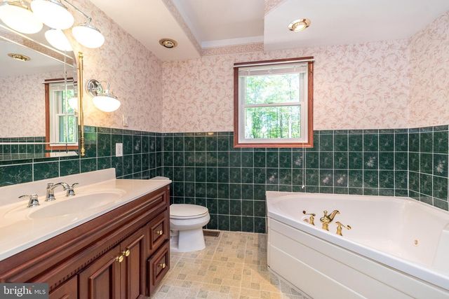 540 BLACK WALNUT DR, Quakertown, PA 18951