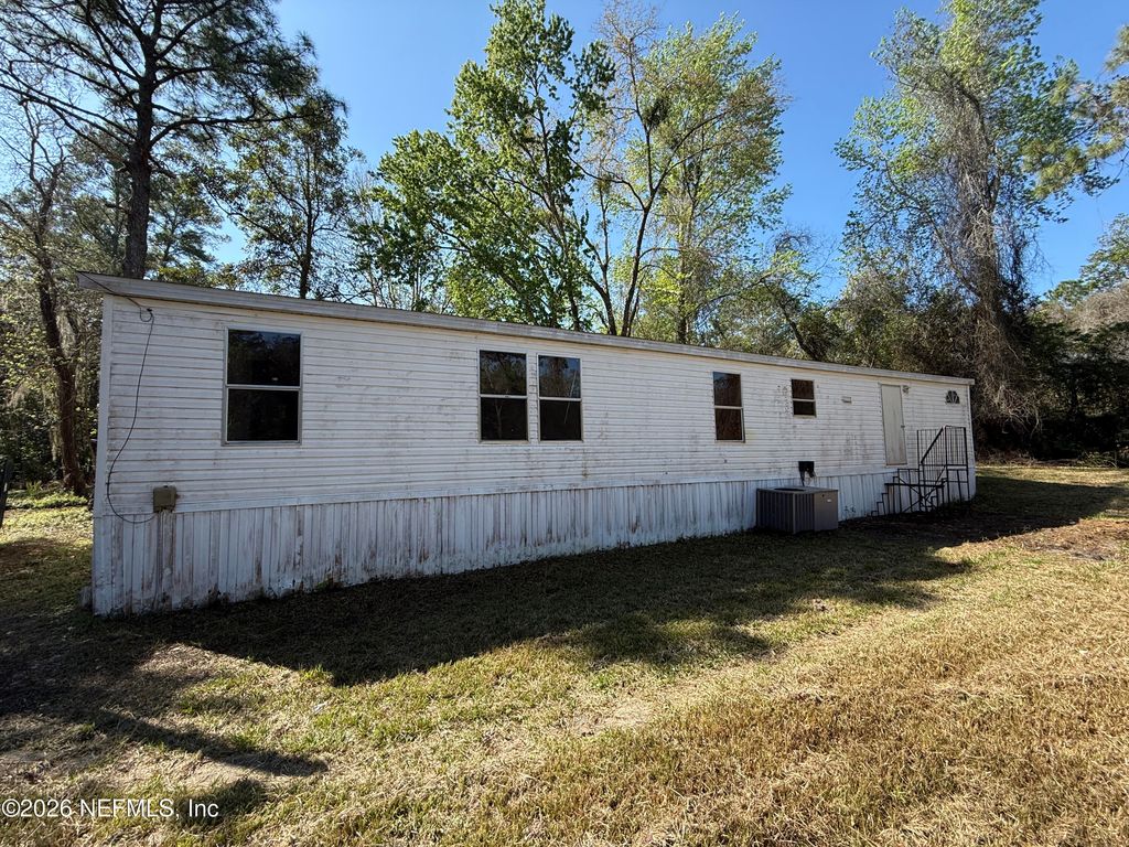 203 QUAIL HOLLOW Road, Satsuma, FL 32189