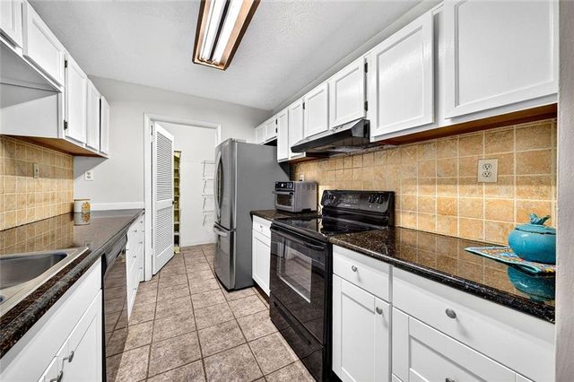 810 Tuxworth Circle, Decatur, GA 30033