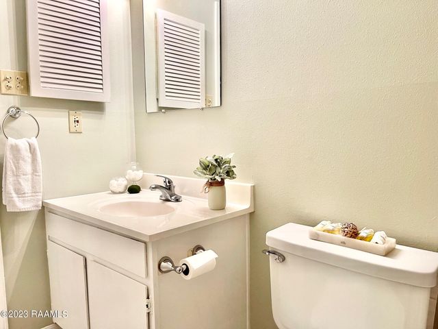 701 S College Road Apt 214, Lafayette, LA 70503