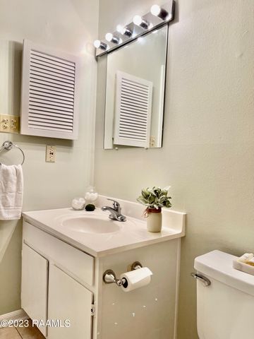 701 S College Road Apt 214, Lafayette, LA 70503
