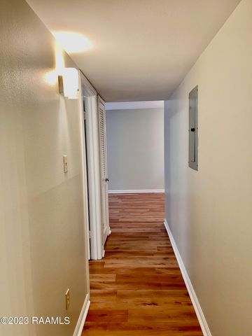701 S College Road Apt 214, Lafayette, LA 70503