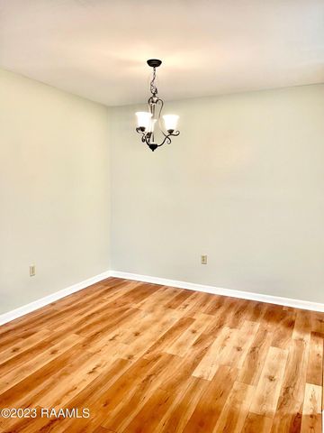 701 S College Road Apt 214, Lafayette, LA 70503