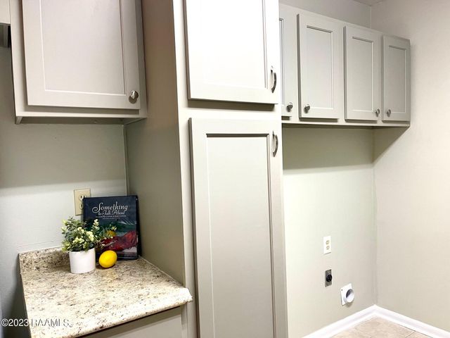 701 S College Road Apt 214, Lafayette, LA 70503