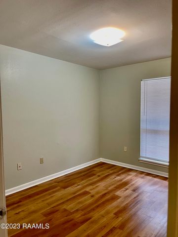 701 S College Road Apt 214, Lafayette, LA 70503