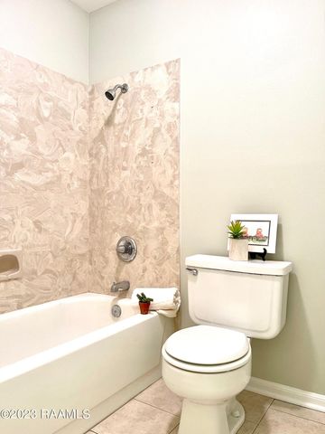 701 S College Road Apt 214, Lafayette, LA 70503