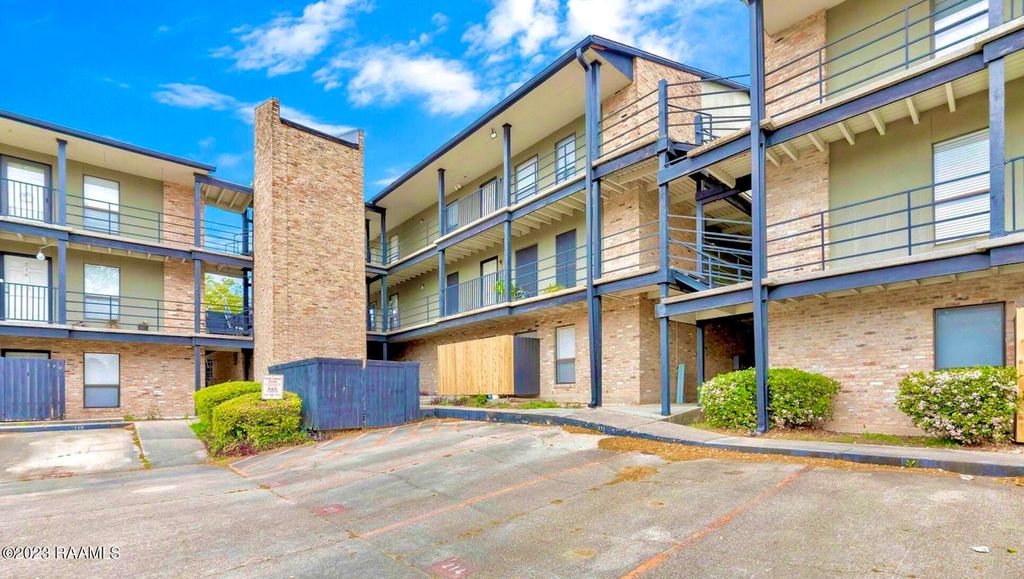 701 S College Road Apt 214, Lafayette, LA 70503