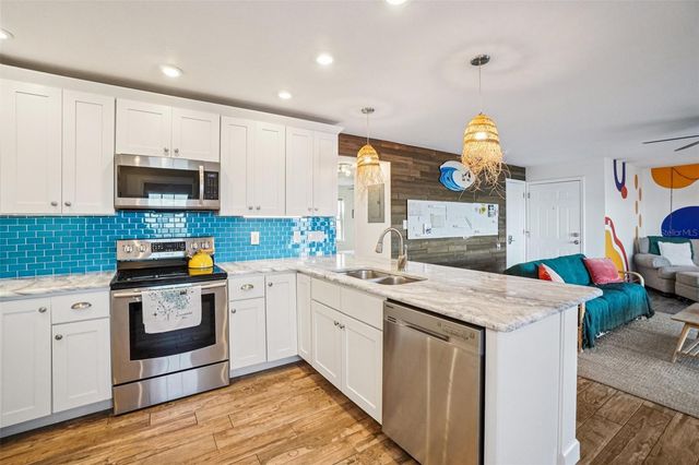 4822 COQUINA KEY DRIVE SE B, St Petersburg, FL 33705