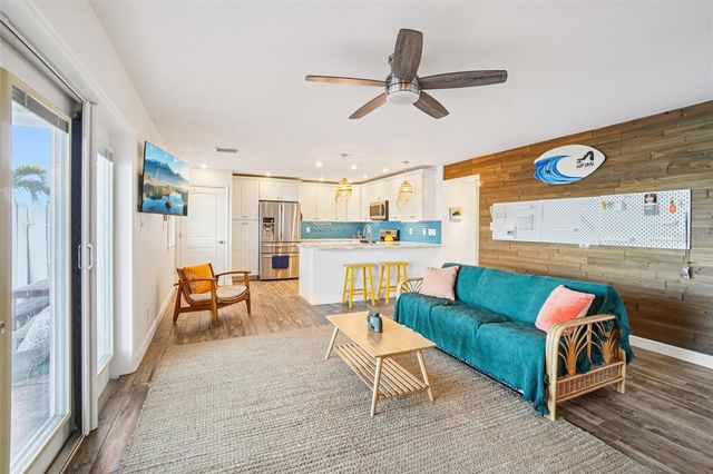 4822 COQUINA KEY DRIVE SE B, St Petersburg, FL 33705