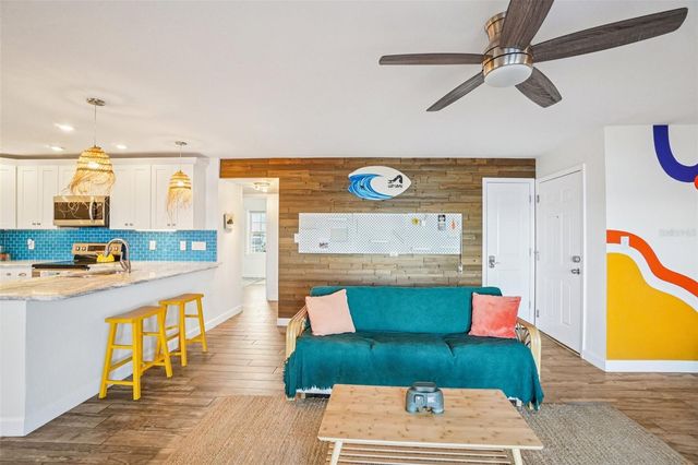 4822 COQUINA KEY DRIVE SE B, St Petersburg, FL 33705