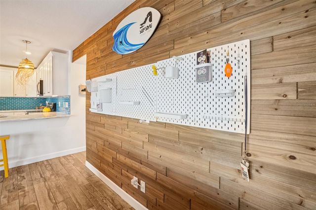 4822 COQUINA KEY DRIVE SE B, St Petersburg, FL 33705