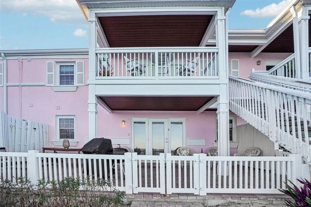 4822 COQUINA KEY DRIVE SE B, St Petersburg, FL 33705