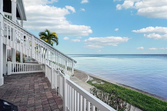 4822 COQUINA KEY DRIVE SE B, St Petersburg, FL 33705