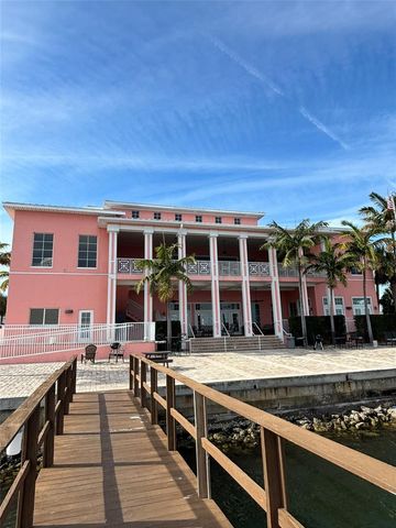 4822 COQUINA KEY DRIVE SE B, St Petersburg, FL 33705