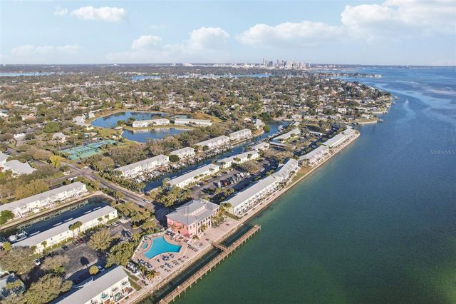 4822 COQUINA KEY DRIVE SE B, St Petersburg, FL 33705