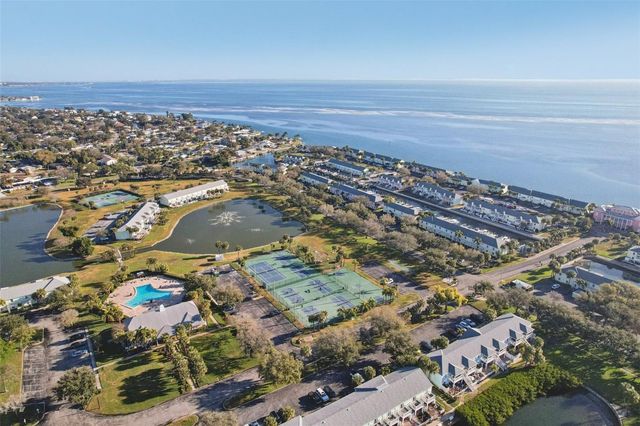 4822 COQUINA KEY DRIVE SE B, St Petersburg, FL 33705