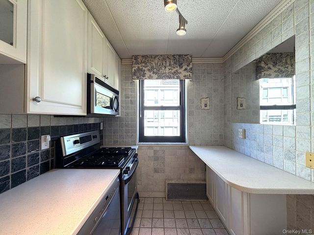 1085 Warburton Avenue 820, Yonkers, NY 10701