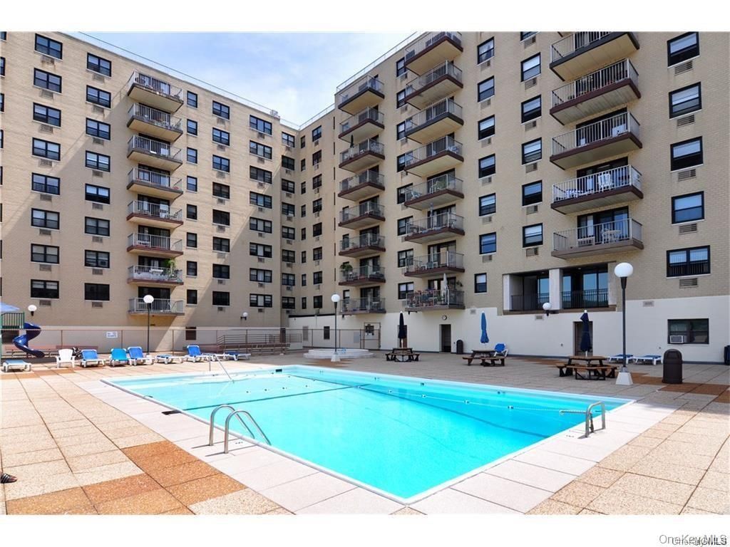 1085 Warburton Avenue 820, Yonkers, NY 10701 — exterior