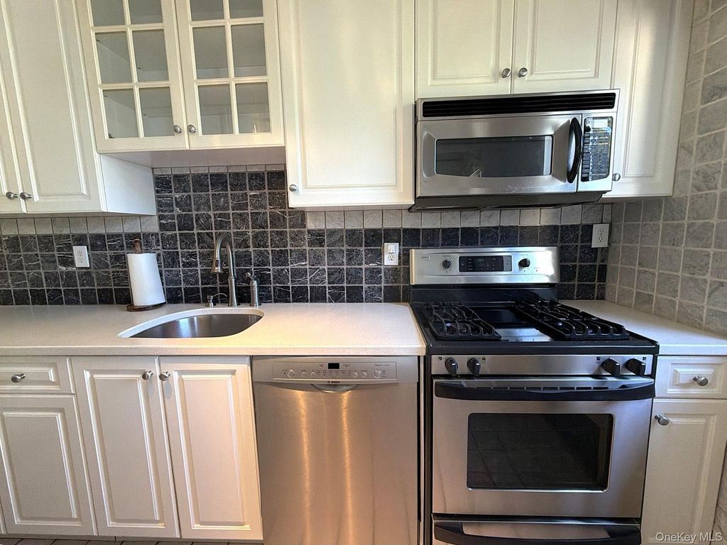 1085 Warburton Avenue 820, Yonkers, NY 10701 — photo 5