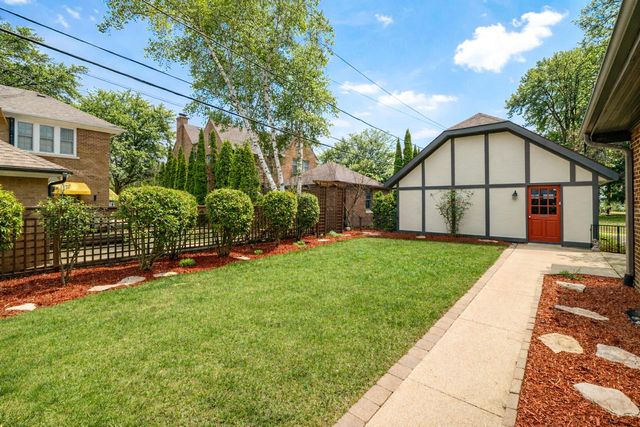 5000 LARKIN STREET, Whitefish Bay, WI 53217