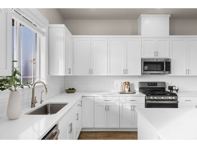 15404 Nw ORCHID St, Portland, OR 97210