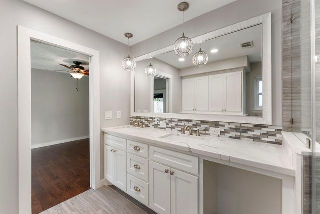 1 N Birchcane Court, The Woodlands, TX 77381