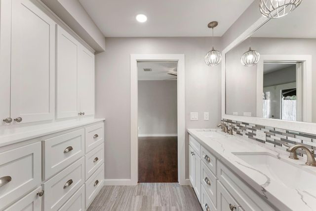 1 N Birchcane Court, The Woodlands, TX 77381