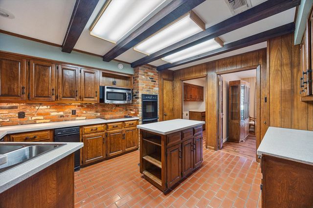 12 Mullaney Drive, Greenville, TX 75402