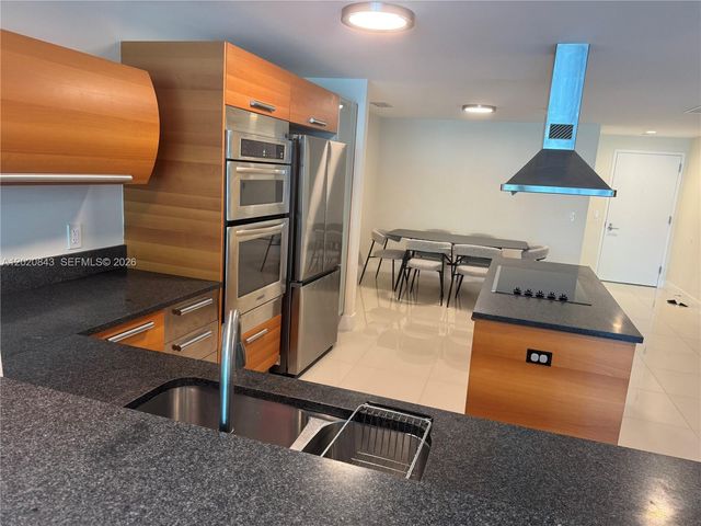 2950 NE 188th St 140, Aventura, FL 33180
