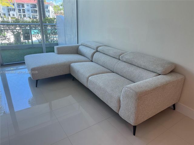 2950 NE 188th St 140, Aventura, FL 33180