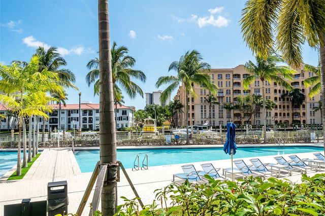 2950 NE 188th St 140, Aventura, FL 33180