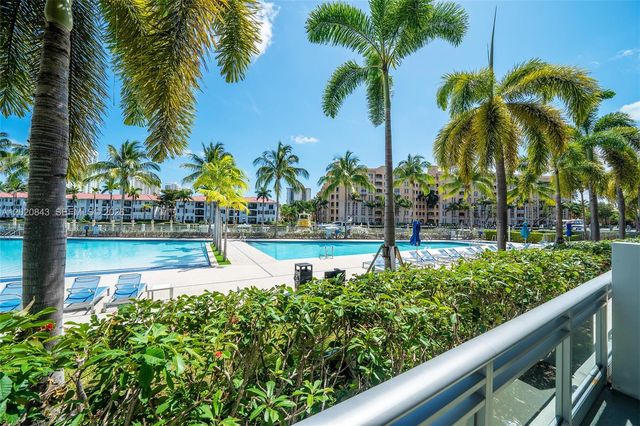 2950 NE 188th St 140, Aventura, FL 33180