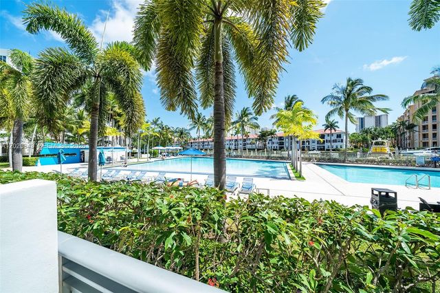 2950 NE 188th St 140, Aventura, FL 33180