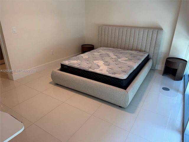 2950 NE 188th St 140, Aventura, FL 33180
