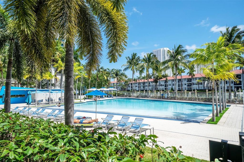 2950 NE 188th St 140, Aventura, FL 33180