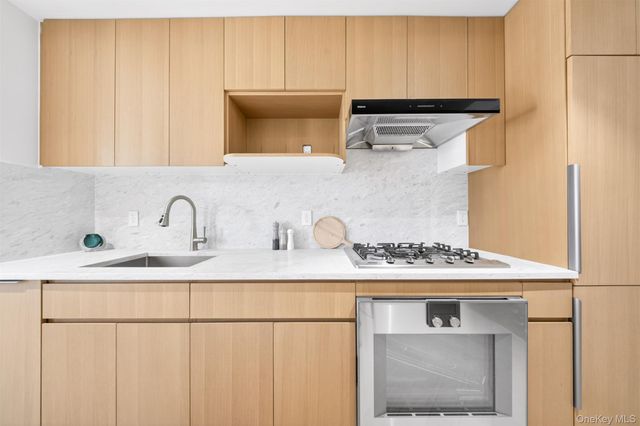 133-25 37TH Avenue 3D, Flushing, NY 11354